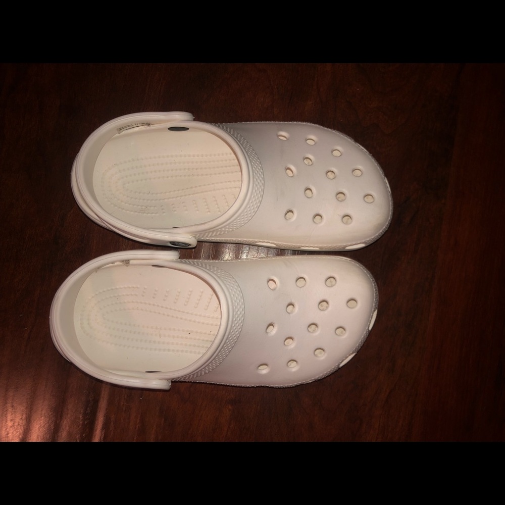CROCS! size 7!
